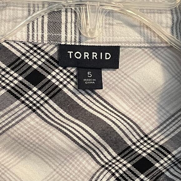 Torrid Lizzie Rayon Twill Button-Up Shirt Womens Size 5X Black & White Plaid - Picture 6 of 10